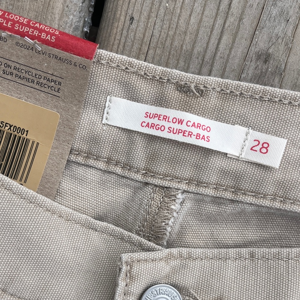 NWT Levi's Super Low Loose Cargo Pants Size 28/32 - Picture 9 of 11